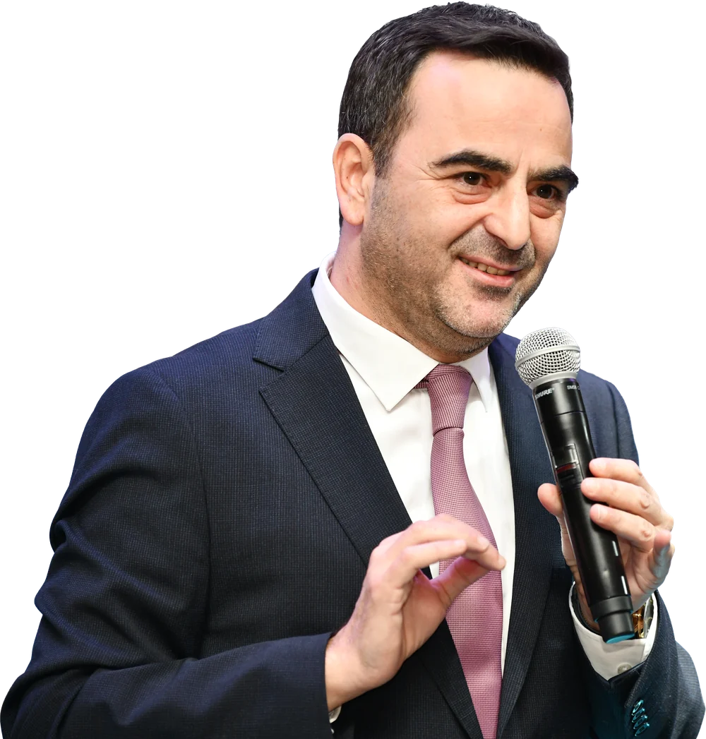 M. Yasin Özlü konuşma yaparken