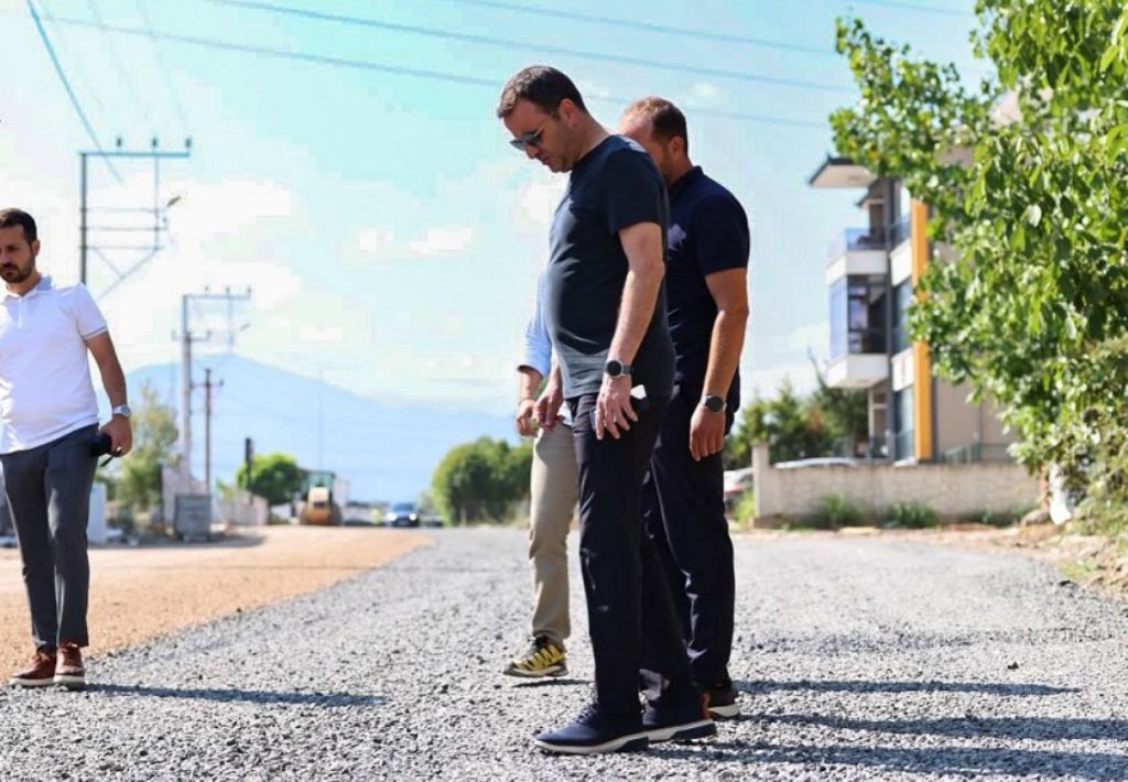Başkan Özlü, Kavallıoğlu Caddesi’ndeki Çalışmaları İnceledi