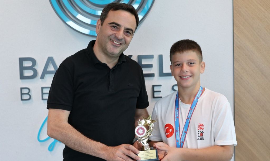 Şampiyonluk Sevincini Başkan Özlü ile Paylaştı