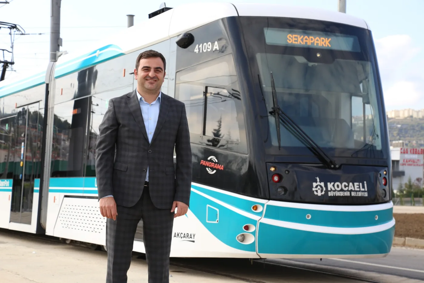 UlaşımPark Genel Müdürü olarak, tramvayın önünde